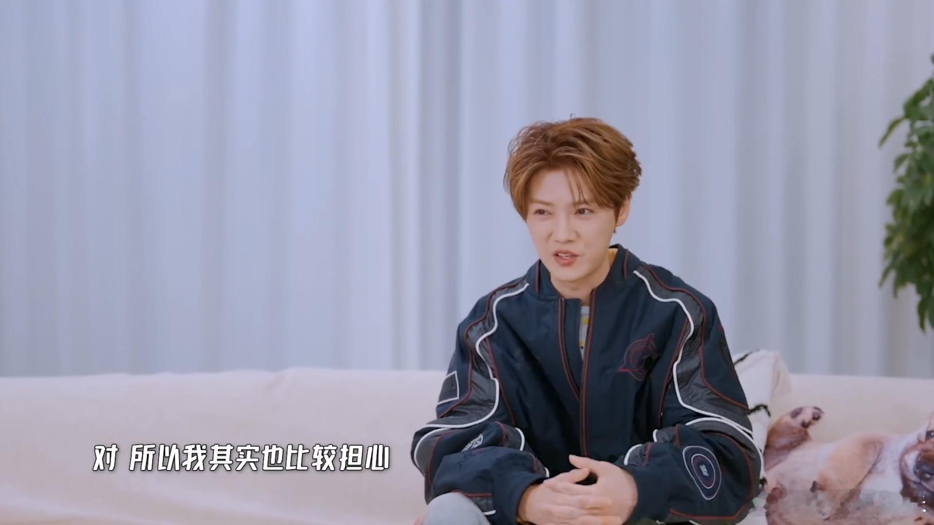 鹿晗的狗狗馒头9岁了 谁懂啊！鹿晗对馒头的温柔藏不住～ 担心9岁毛孩子身体，变身