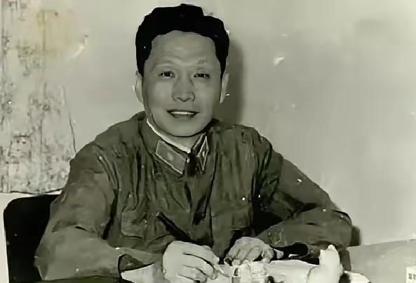 1949年2月20日凌晨，国民党空军少尉杨宝庆趁人不注意，悄悄登上一架停在西安机