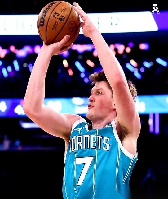 那个叫克尼佩尔的4号秀，被吹了一个赛季“老将心态”的那个，神话破了。
就在对76