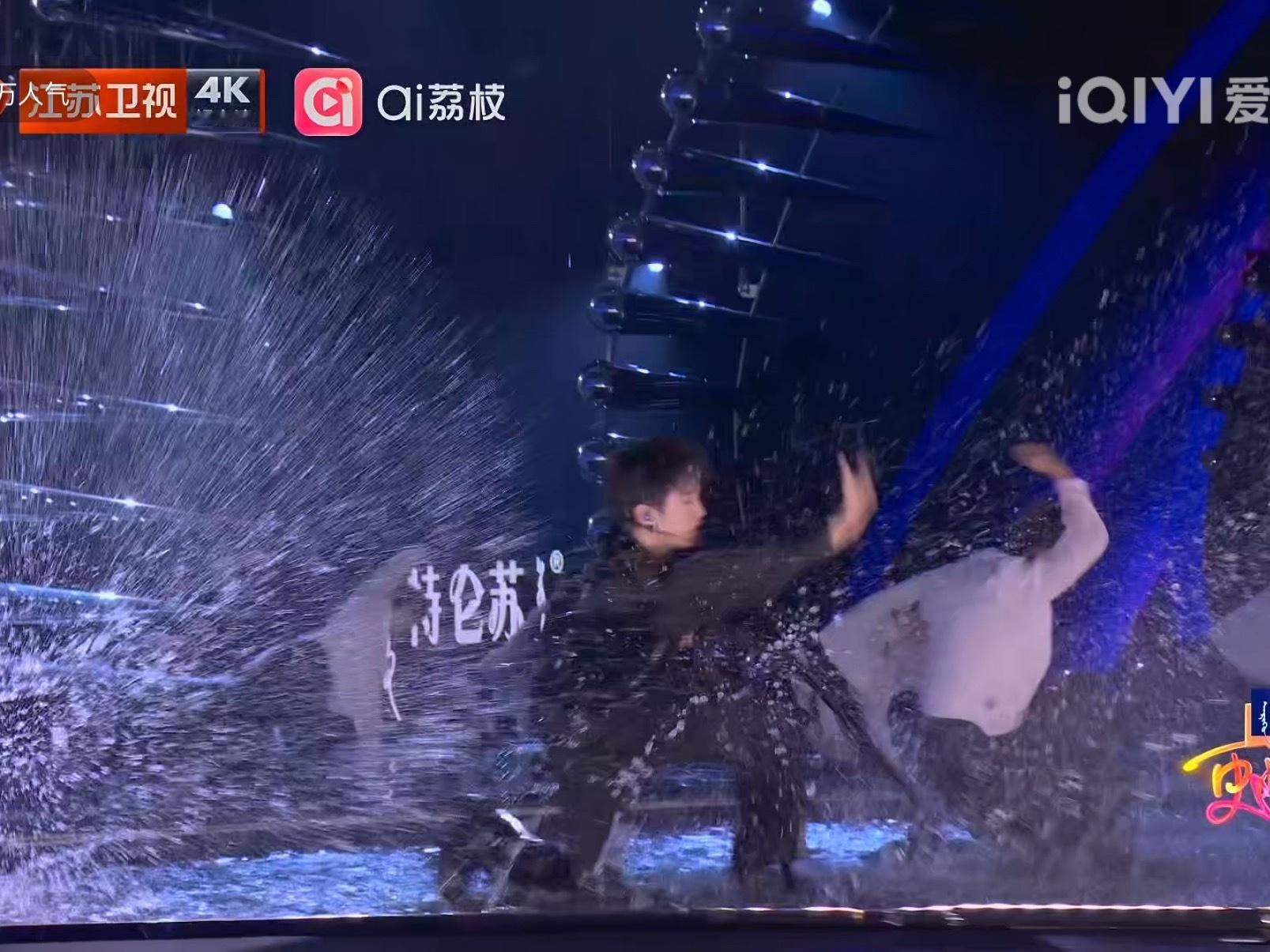 谁懂王俊凯beautiful水舞台的含金量啊！！！！王俊凯beautiful水舞