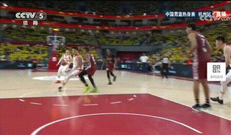 王俊杰可以啊，感觉有希望进NBA！
开场就进3分，技术动作相当不错，能持球敢要位