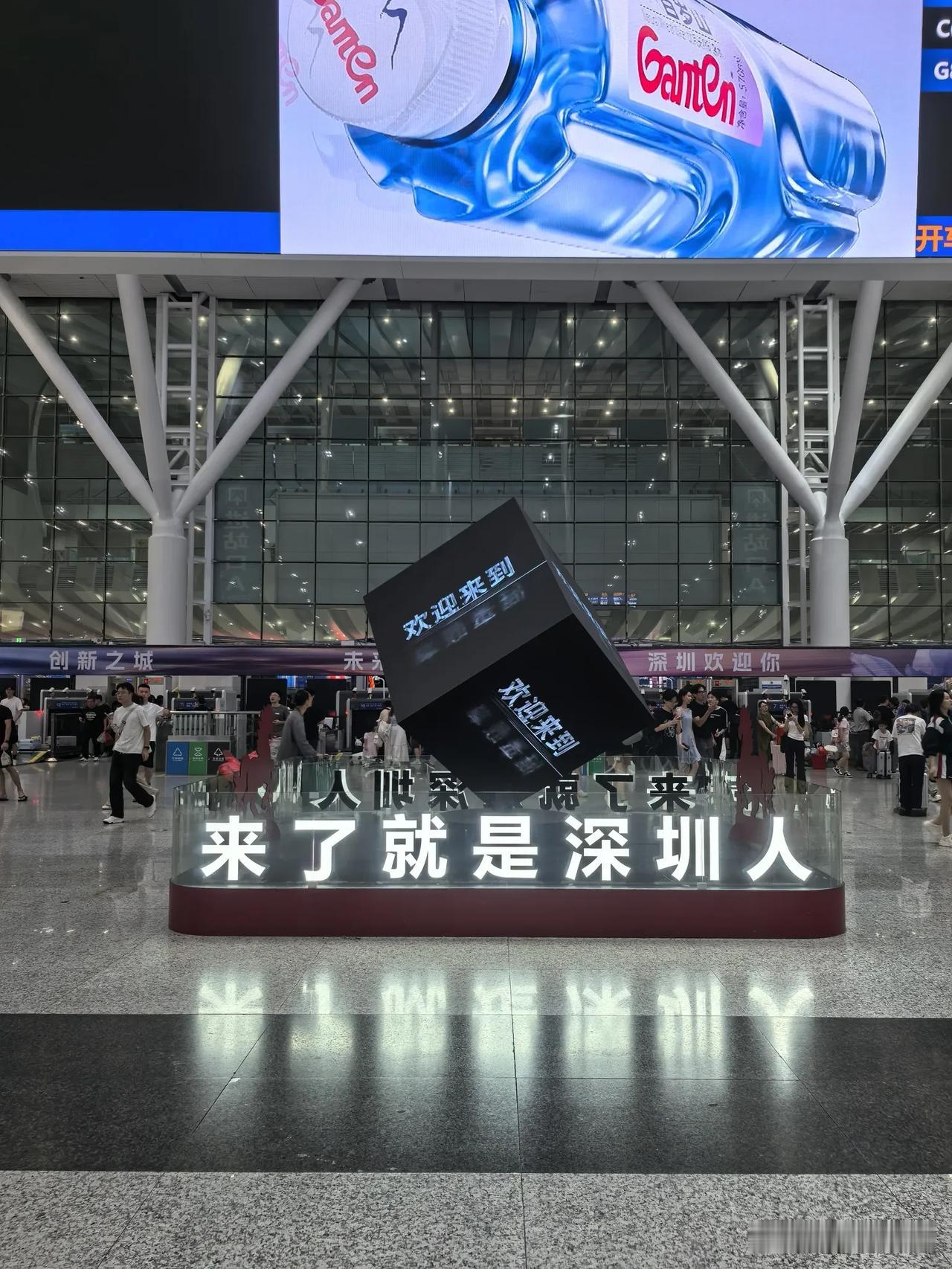 深圳雷霆力量，新城市好使！全国少有的解决了厕所乱涂乱画的公共场所！

深圳高铁站