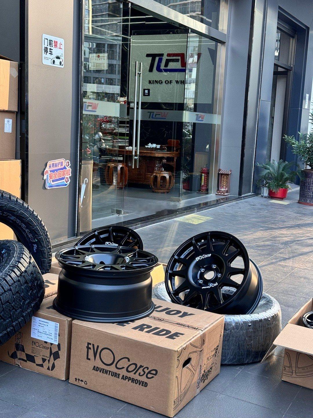 新鞋子：意大利 🇮🇹 EVO Corse给大哥的路虎 安排  可以跟单 