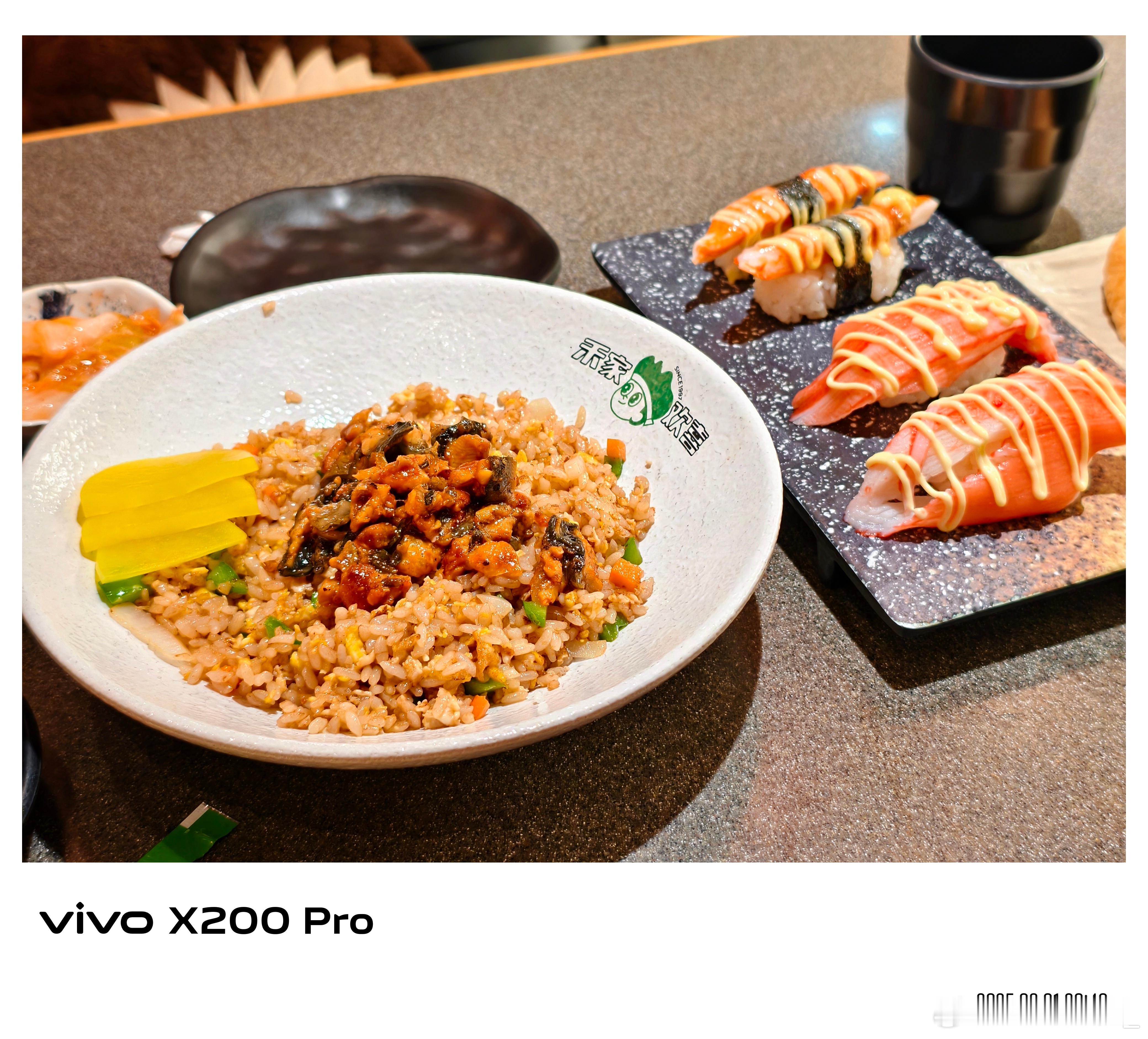 vivo[超话] [悲伤]费大厨小炒肉排队太长了只能来吃旁边的寿司[允悲]不是很