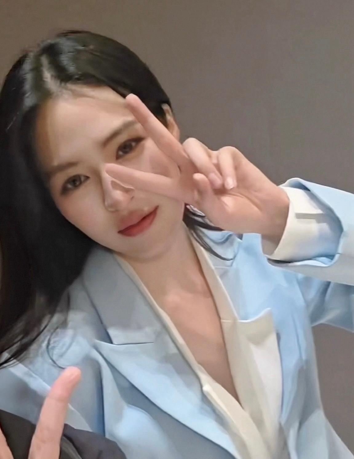 ✌🏻✌🏻✌🏻

邝玲玲神颜｜邝玲玲壁纸｜邝玲玲宣律实最佳演员第一
邝玲玲神