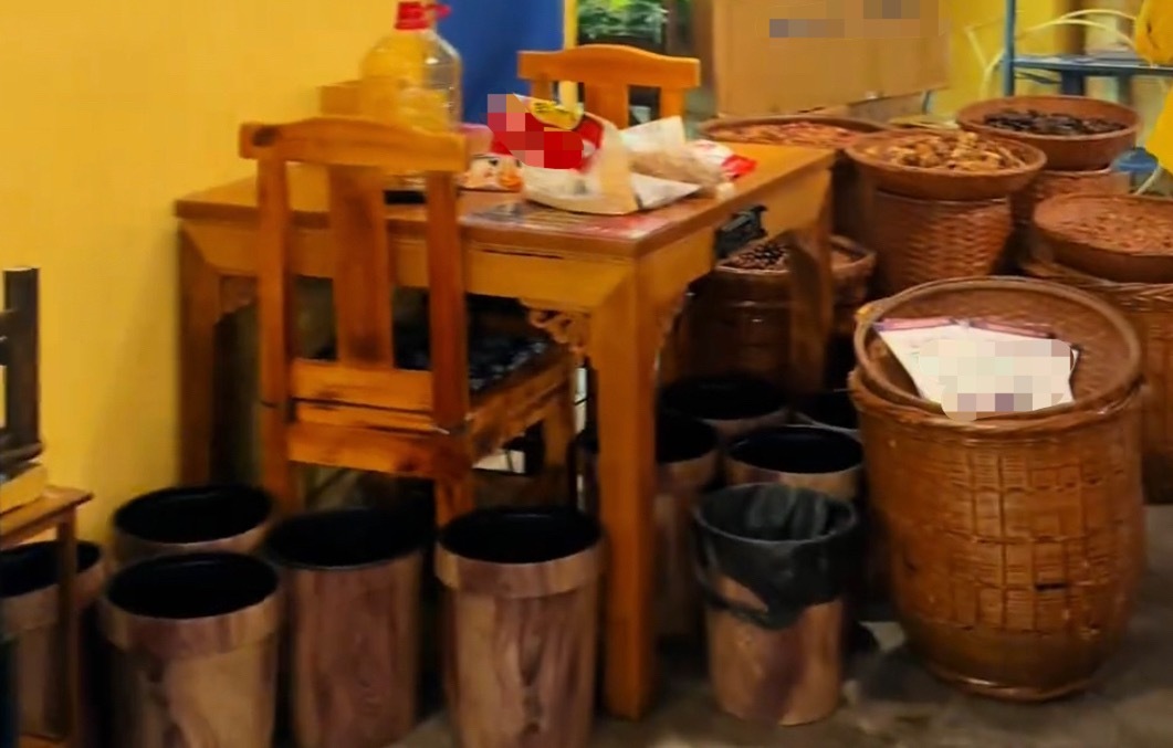 7月15日，网友反映：玉林某商场一火锅店倒闭前还发视频宣推。据了解：几个月前还找