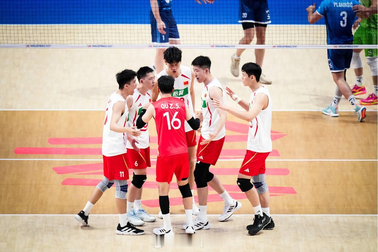 一传数据｜中国男排2比3斯洛文尼亚男排俞元泰28一传，1失误，50%/11%李咏