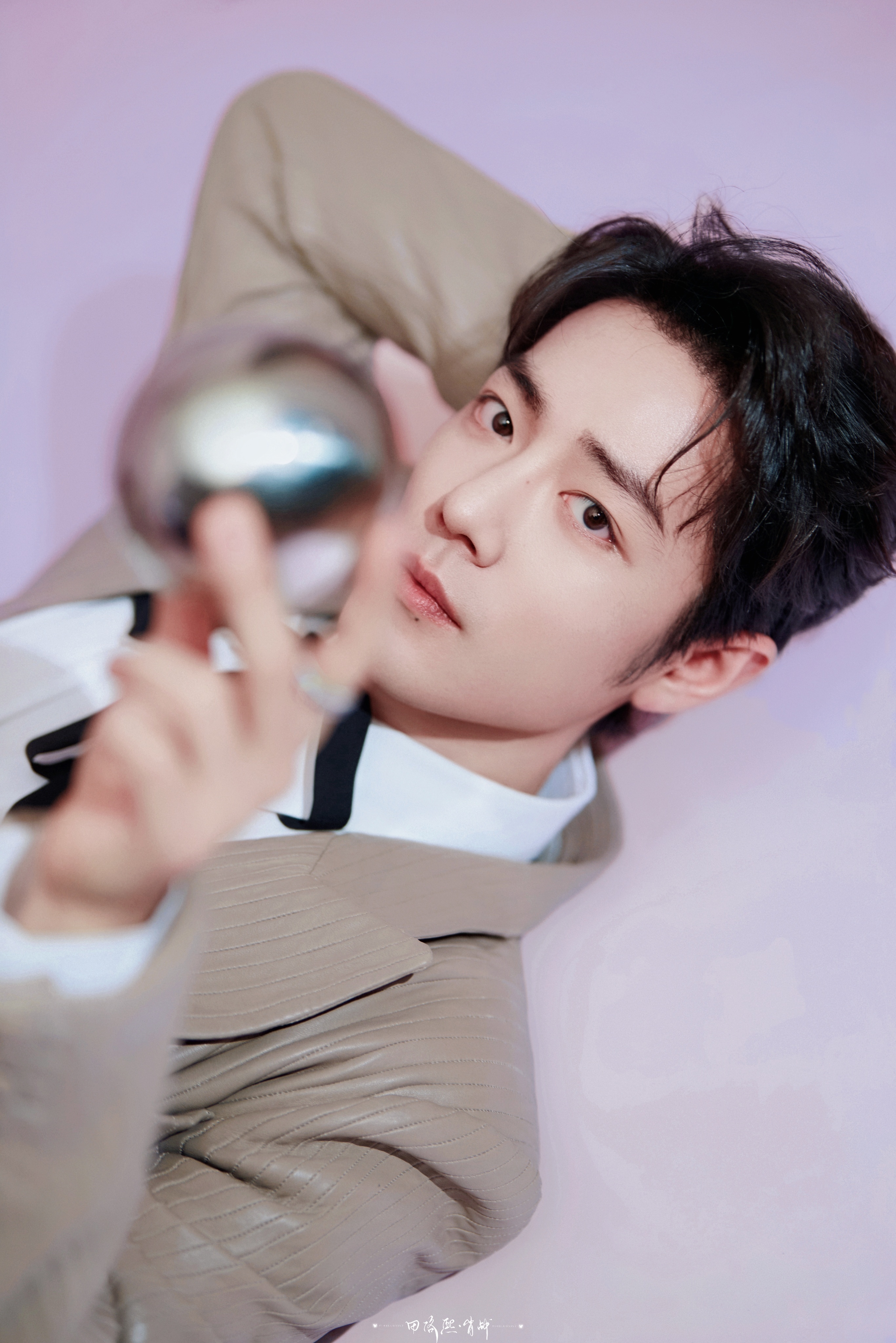 风穿过麦田，把麦浪揉成了一片金色的海。 青岛已经进入肖战频道◎肖战十日终焉