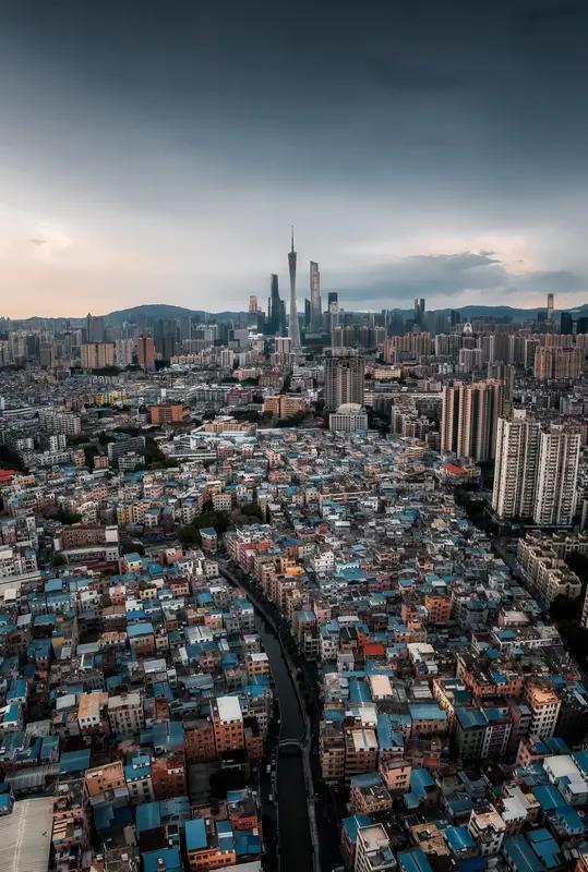 总之，来到广东。你无须刻意包装自己，你也不要小瞧任何人。因为随便一个穿的不怎么样