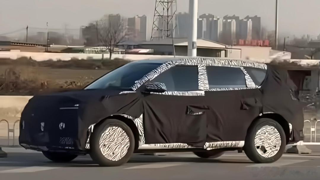 小米三款新车齐曝光 小米造车再加速！三款新车齐曝光，既是产能信心的展示，更是对市