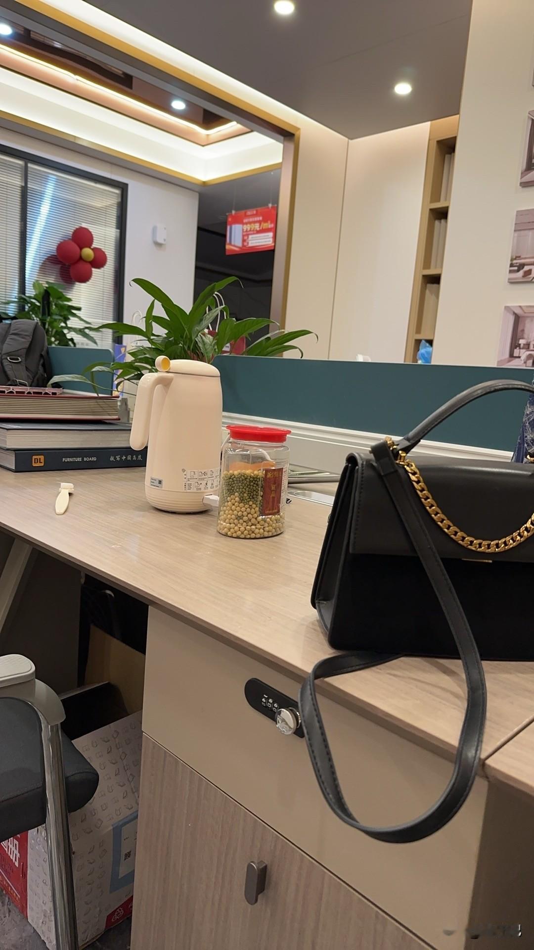 [微风][彩虹]有没有跟我一样把日子过麻了的？一晃人过半百，日常重复度日，突然收