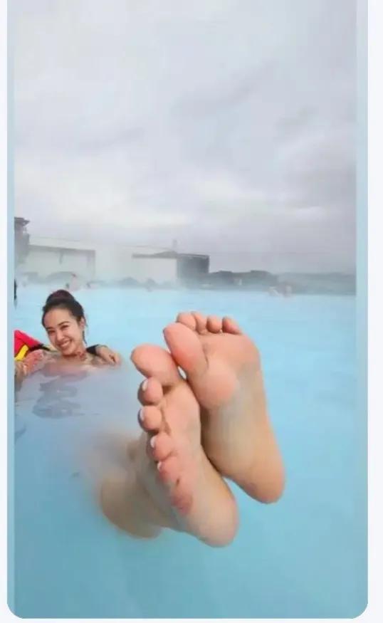蔡依林，是怎么做到让脚丫子露出来的？