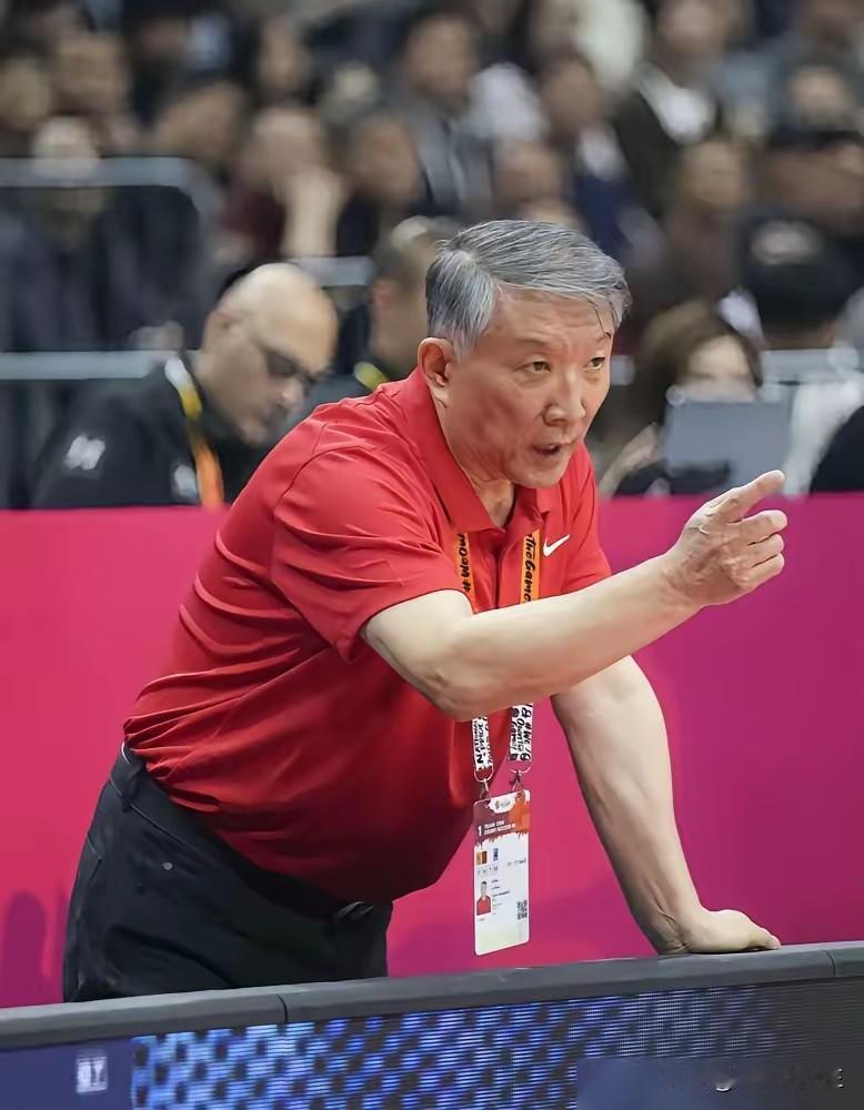 杨力维炮轰宫鲁鸣：撕开的从不是教练，是中国篮球烂到根的遮羞布
 
杨力维与宫鲁鸣