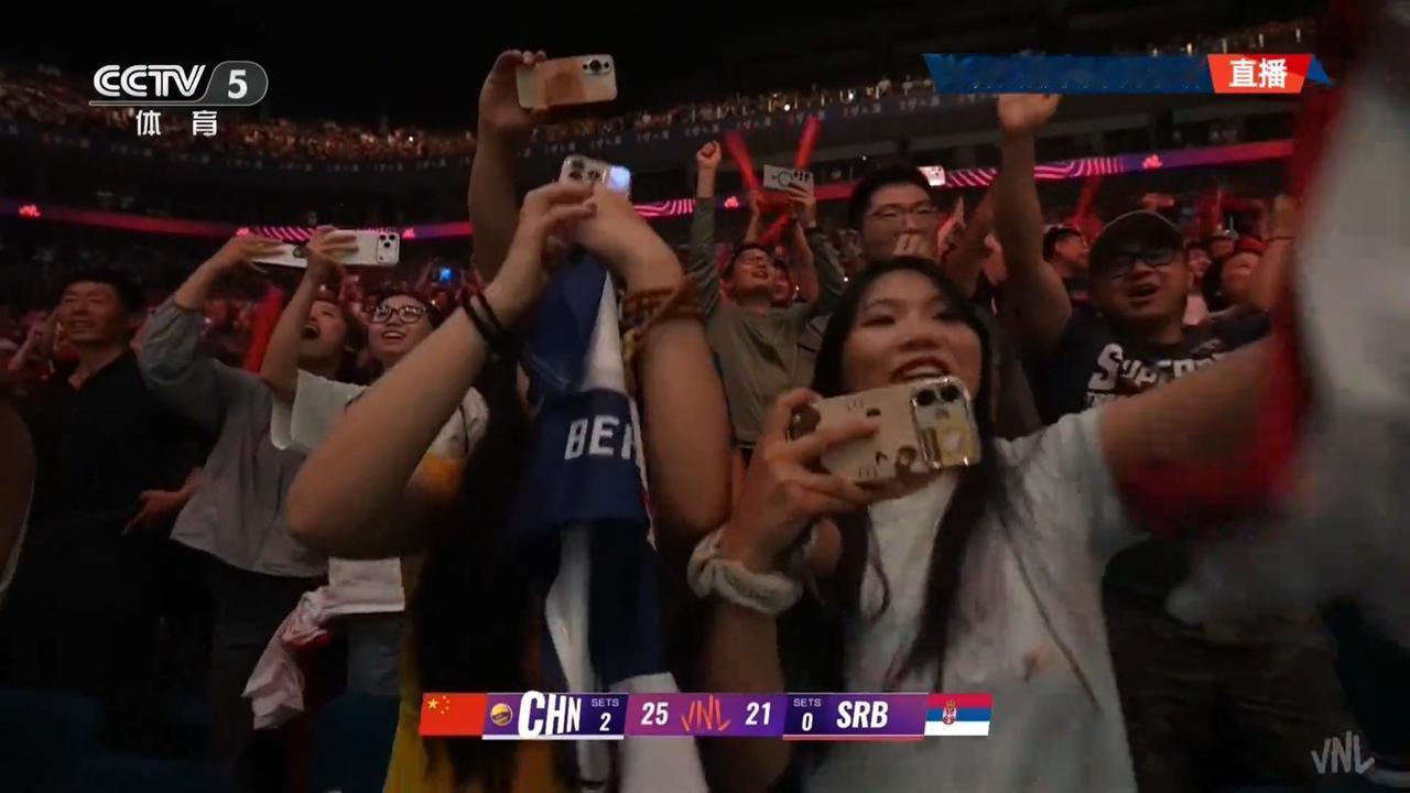 中国女排3：0战胜塞尔维亚女排