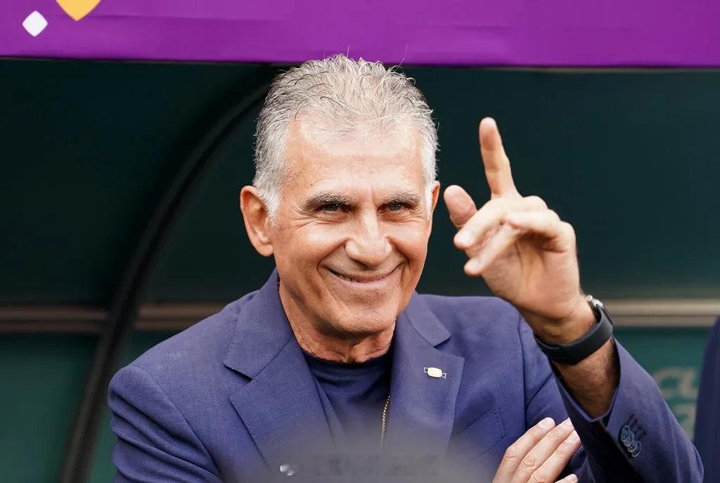 官方：卡洛斯-奎罗斯被任命为了加纳主帅，这名73岁的老帅今夏将率队参加世界杯，他