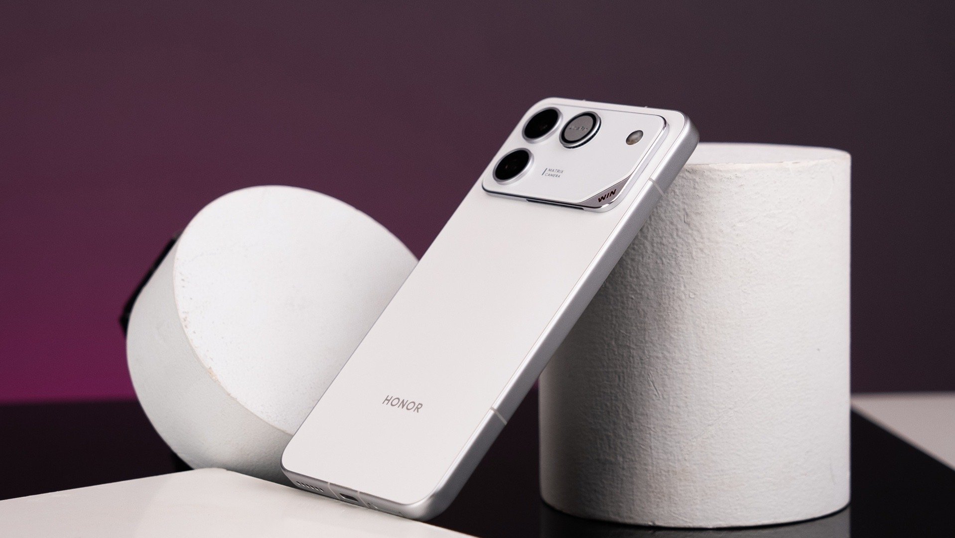 荣耀WIN系列真的出道即巅峰，而荣耀WIN RT的优秀口碑，是每一次安心的续航、