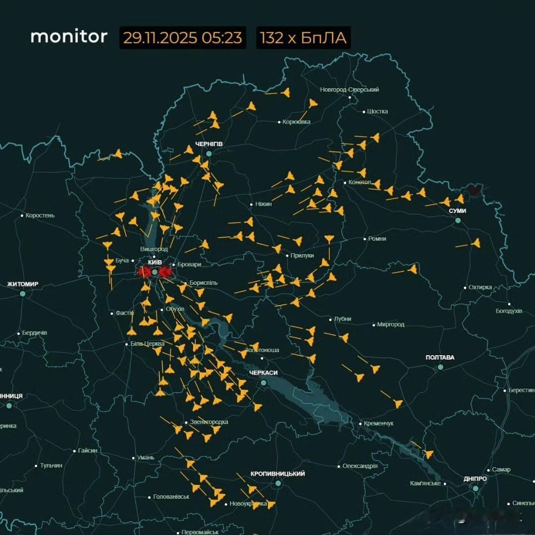 据乌媒报道，基辅遭大规模无人机袭击。超过100架无人机正从不同方向飞往基辅及周边