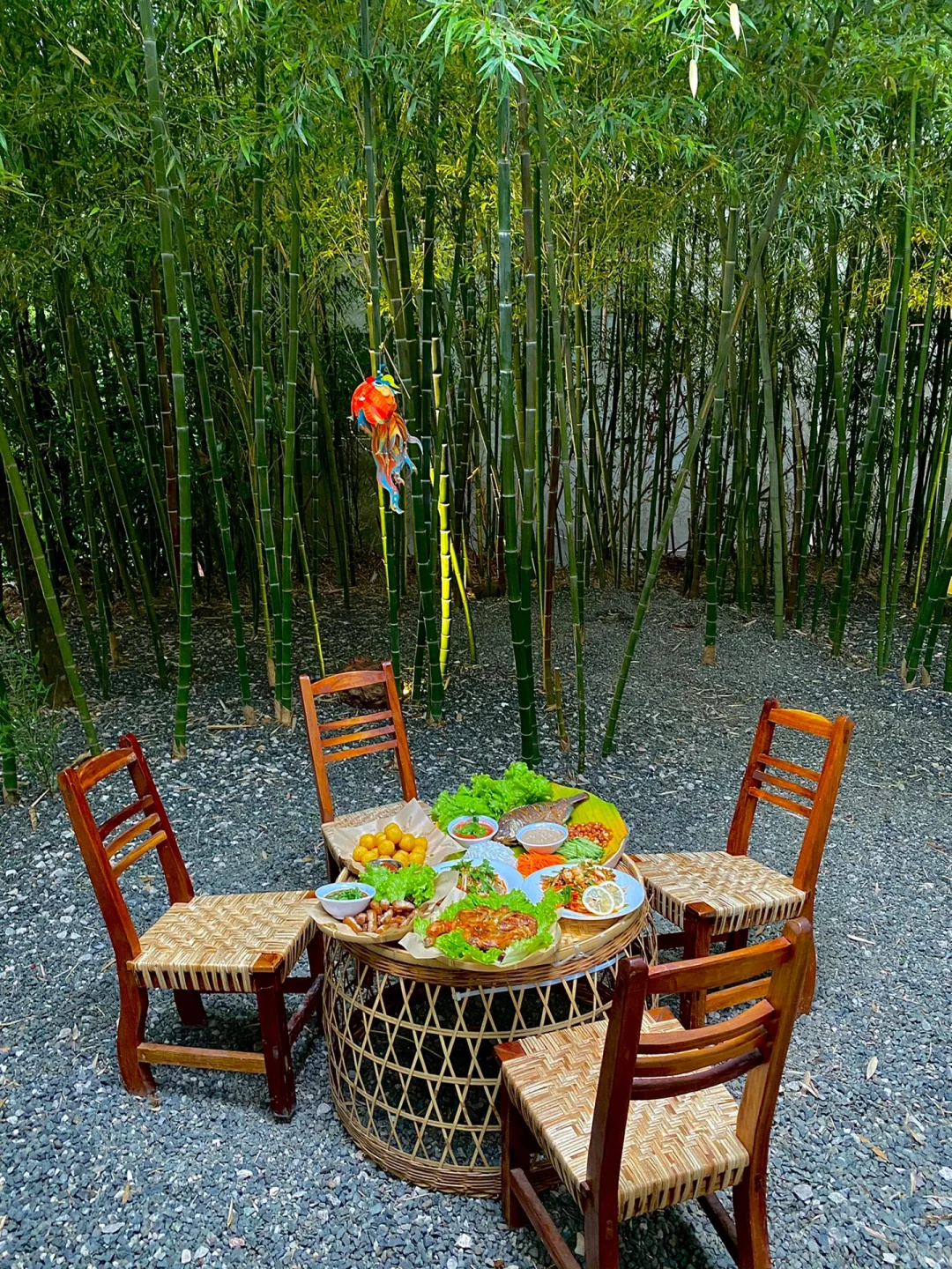 昆明周边🌲绿光森林里吃傣味！绝美