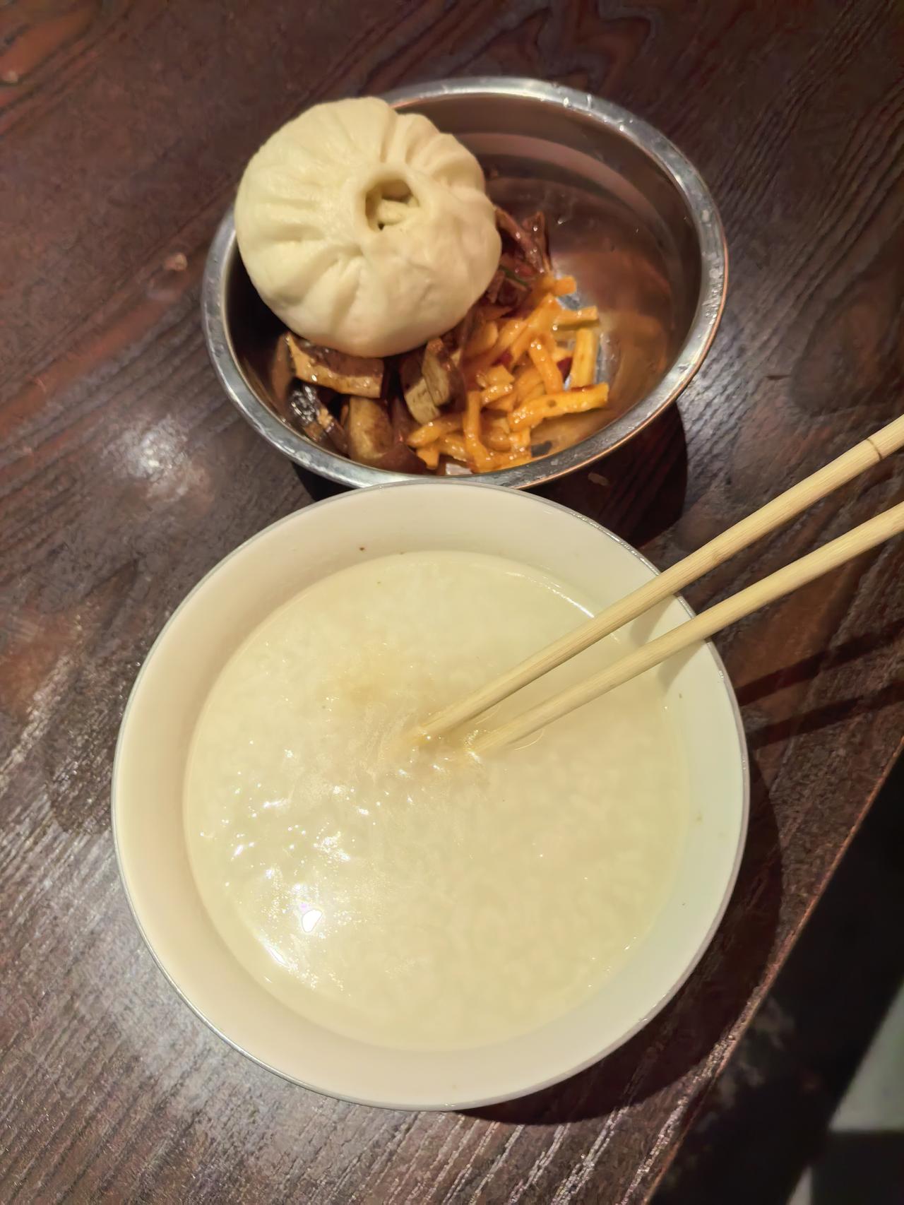 别以为厨师的晚餐都是山珍海味、精致摆盘——下班回到家，最馋的从来不是复杂硬菜，而