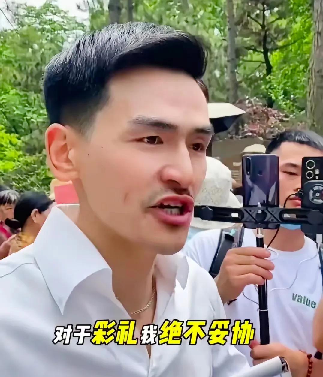 大家说这个男人要不要全网封杀？这个男人这段时间因为他的一段直播关于结婚不会给女方