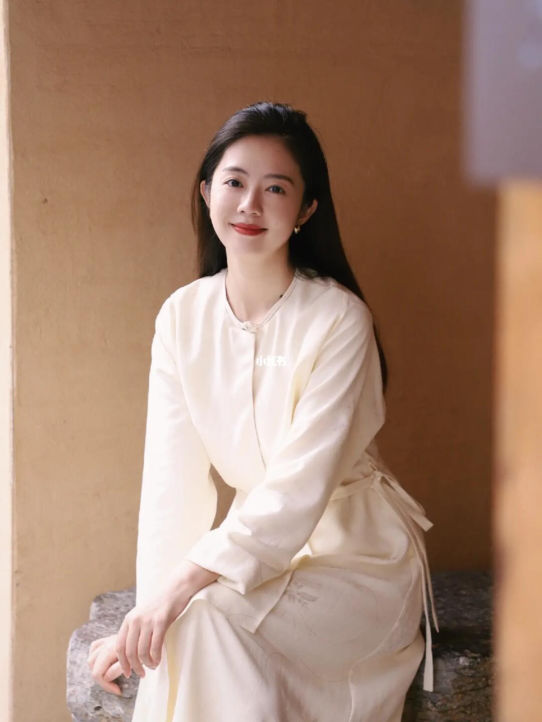 加缪：荒谬当道，爱拯救之。📖