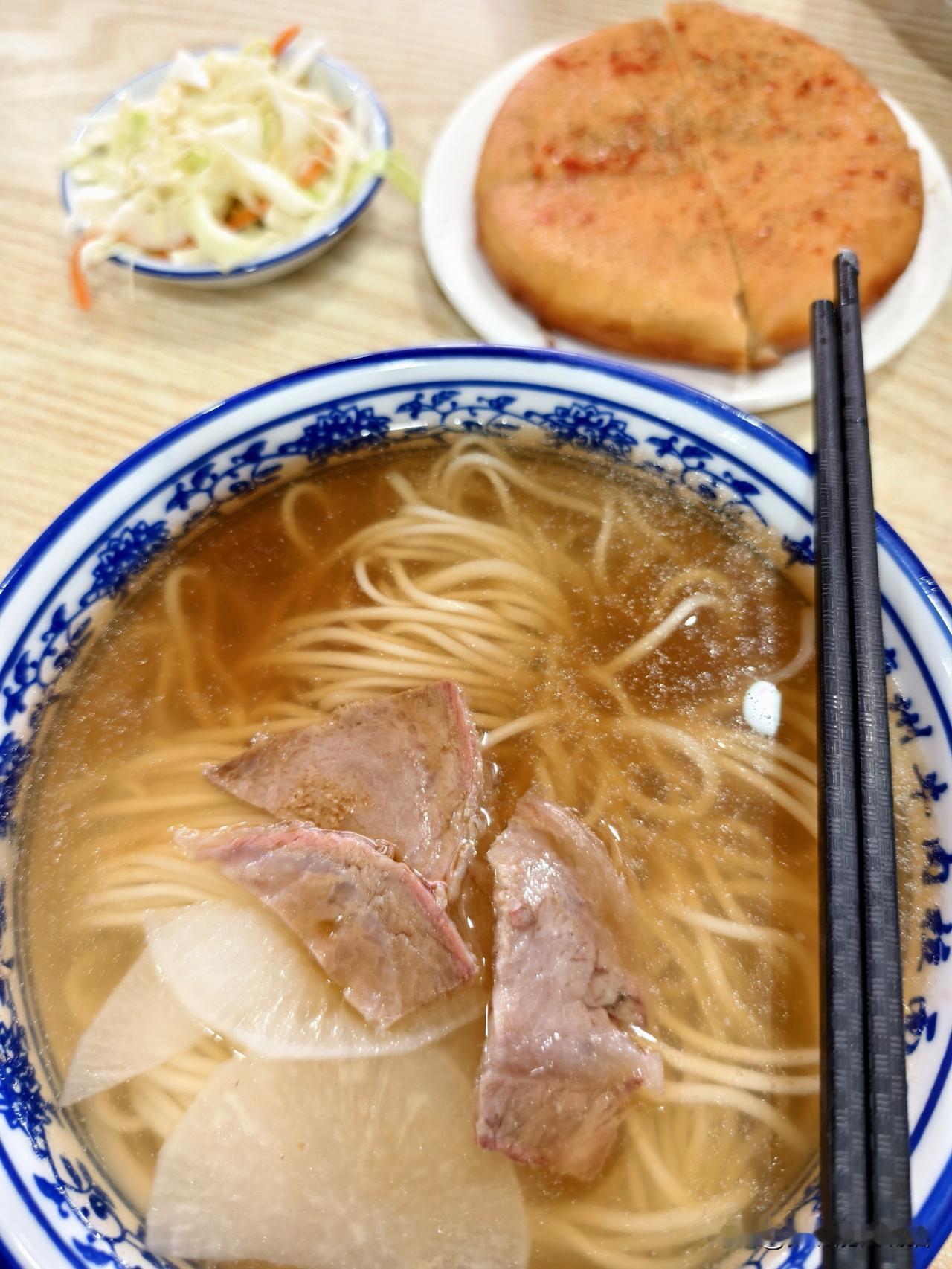 秋日生活打卡季 山西偏关猫姐最近看见小区门口的那家兰州拉面又开始营业了，而且换了