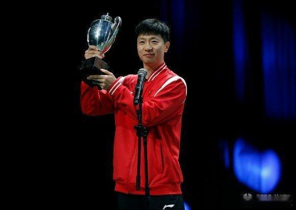 世乒赛单项冠军马龙  贬值，世乒赛单项冠军将获得复刻杯纪念，以前要三连冠。2月1