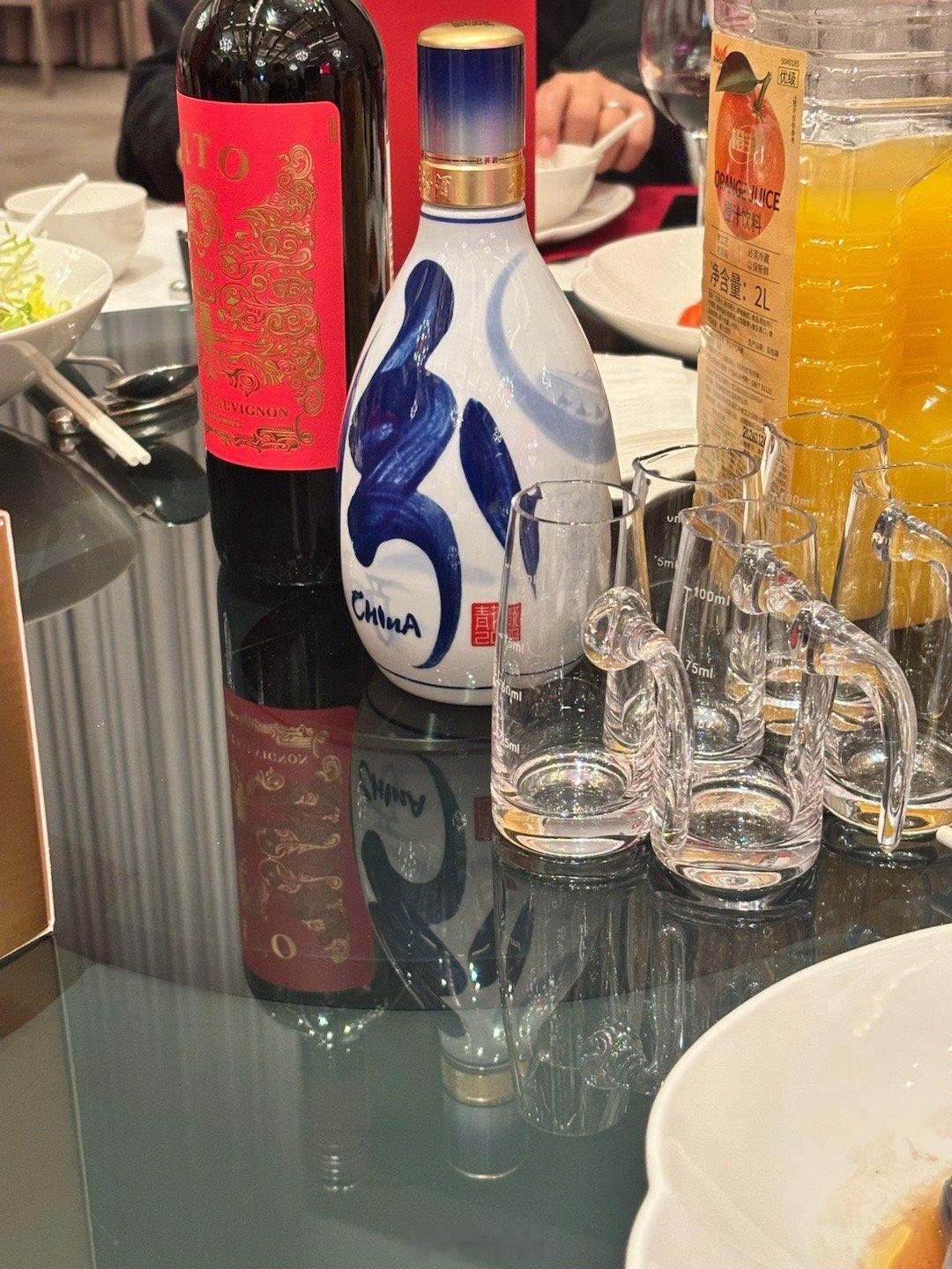 吉利家宴，看到这两瓶有种昨晚酒还没醒的感觉