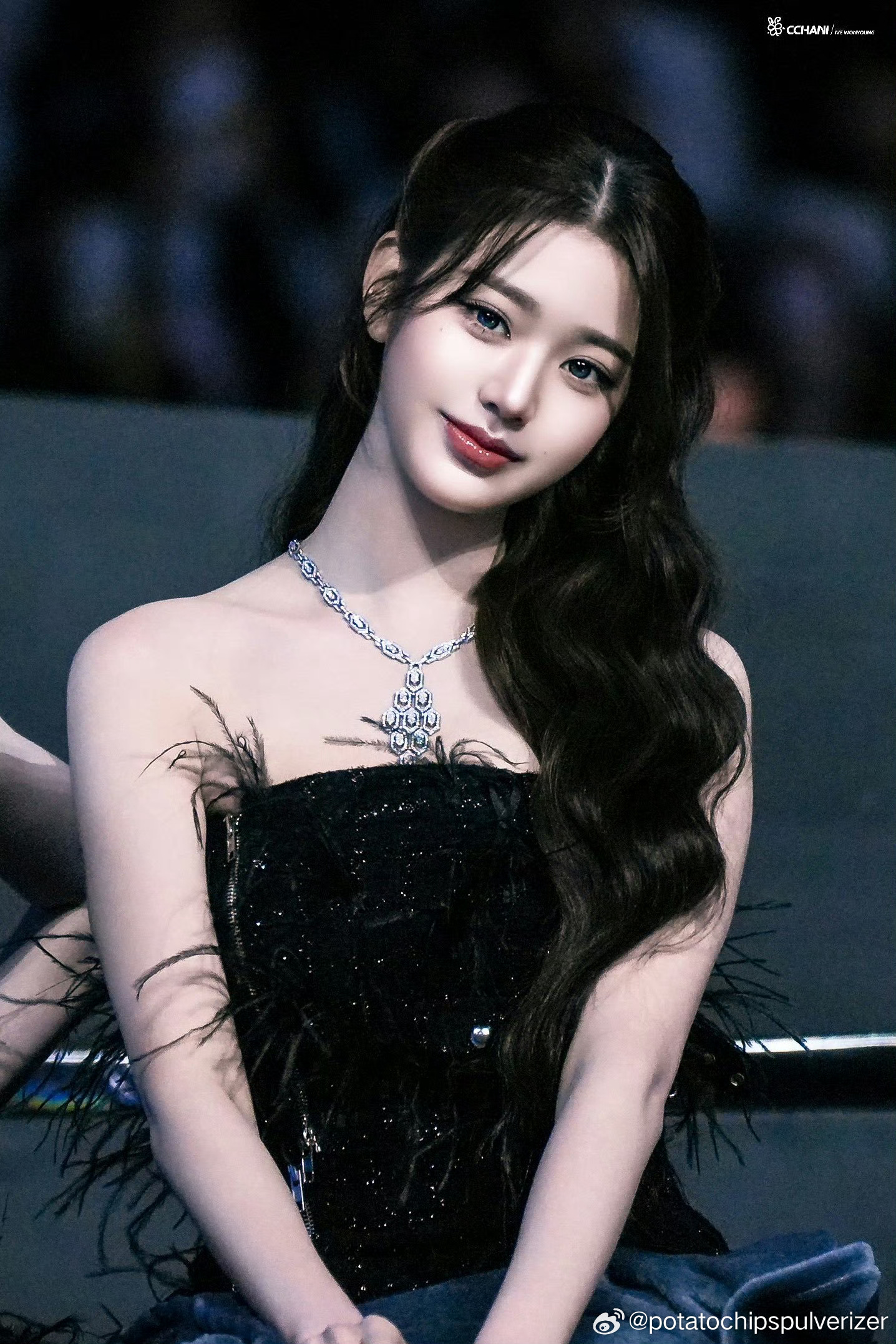 张元英黑裙好美今夕是何年