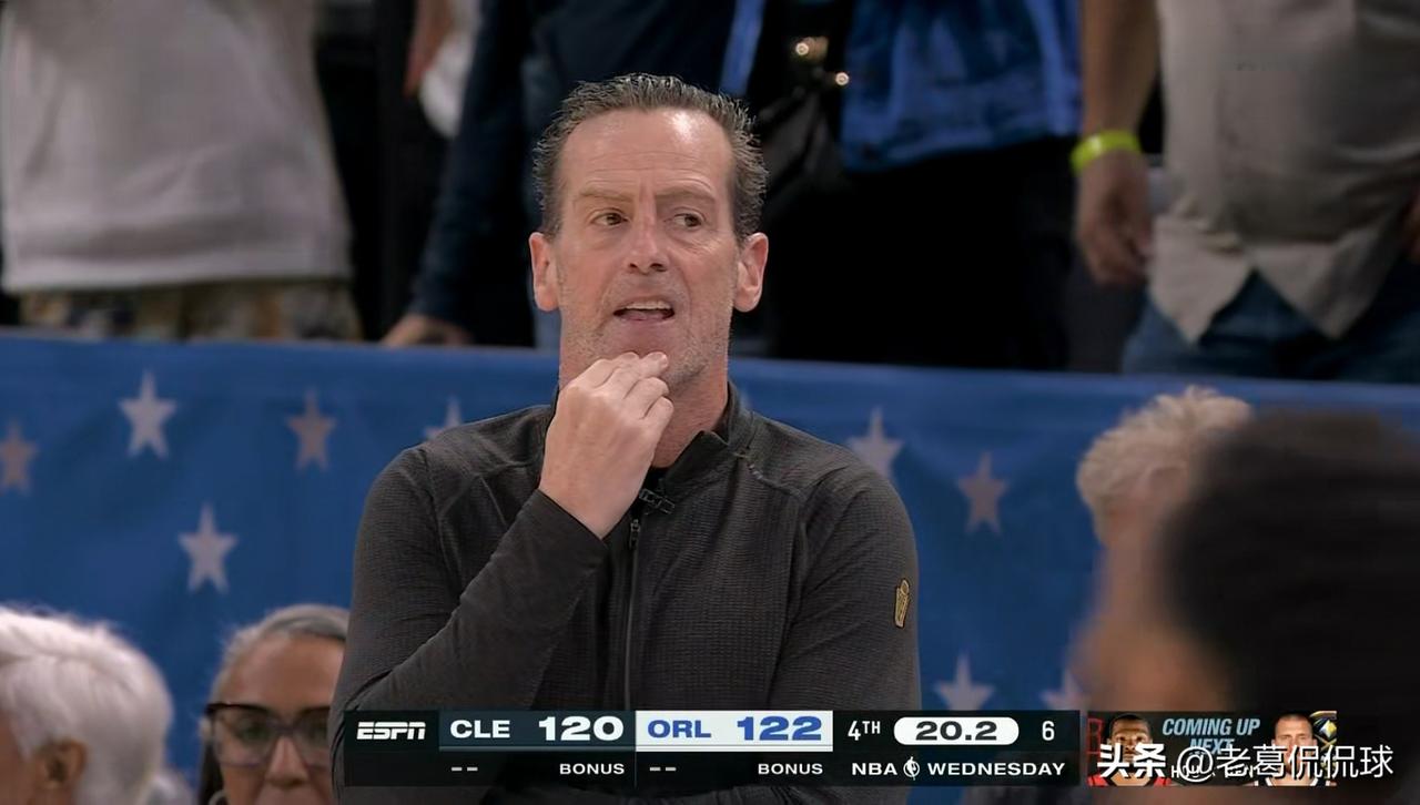 骑士主帅阿特金森真是太会夸人了！在今天骑士客场以122：128输给魔术的赛后采访