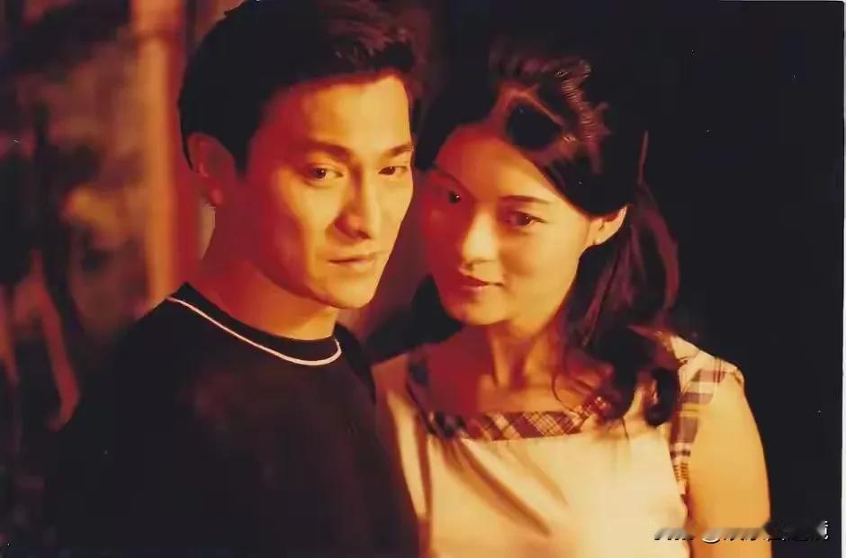 刘德华几乎人人都认得，但和刘德华一起合照的这个女人，可能很多人都不认识。
这个女
