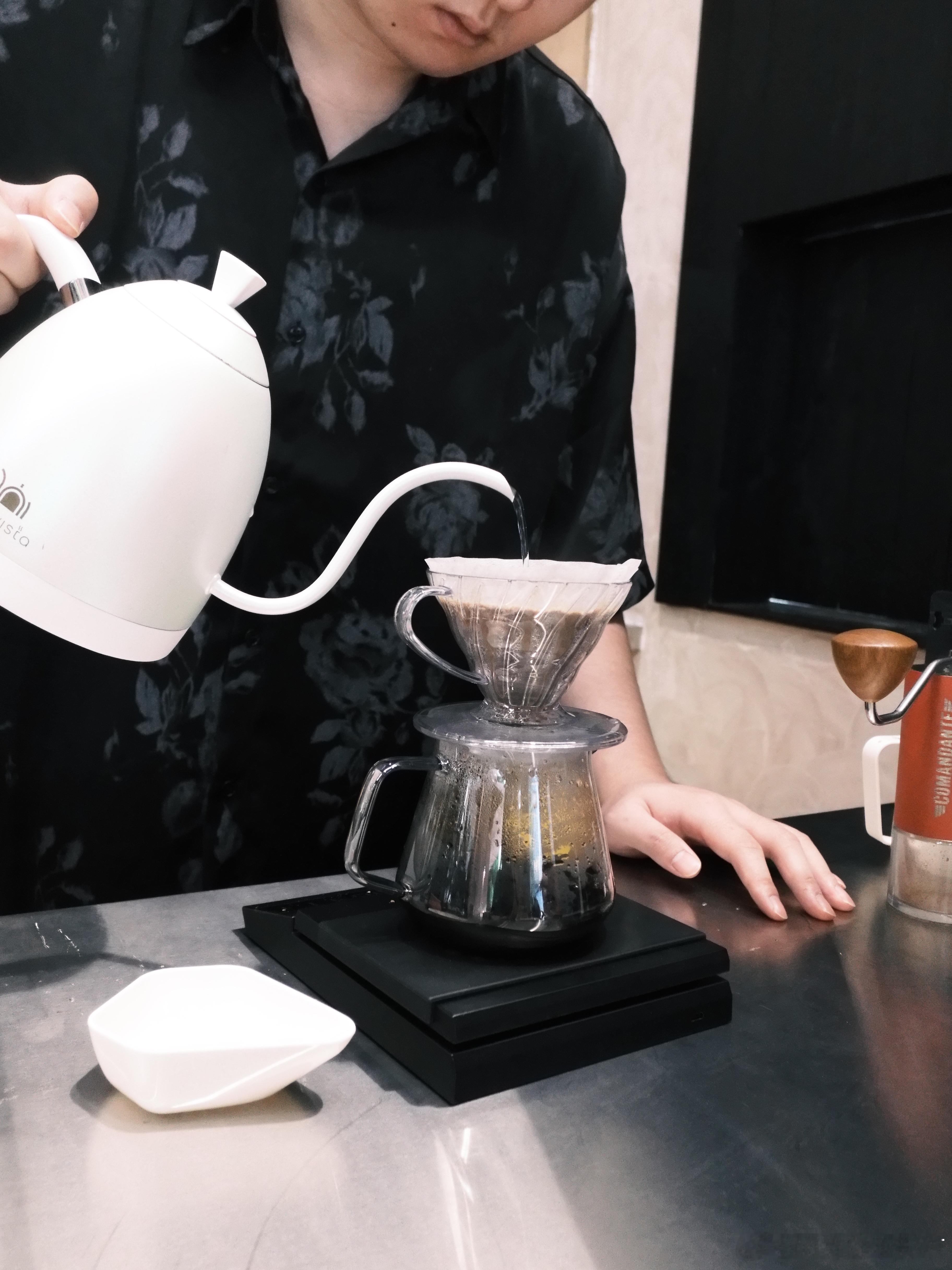 在深圳咖啡好喝+蛋糕好吃的店真不多来一家朋友设计的咖啡店蹭咖啡虽然还没营业但是咖