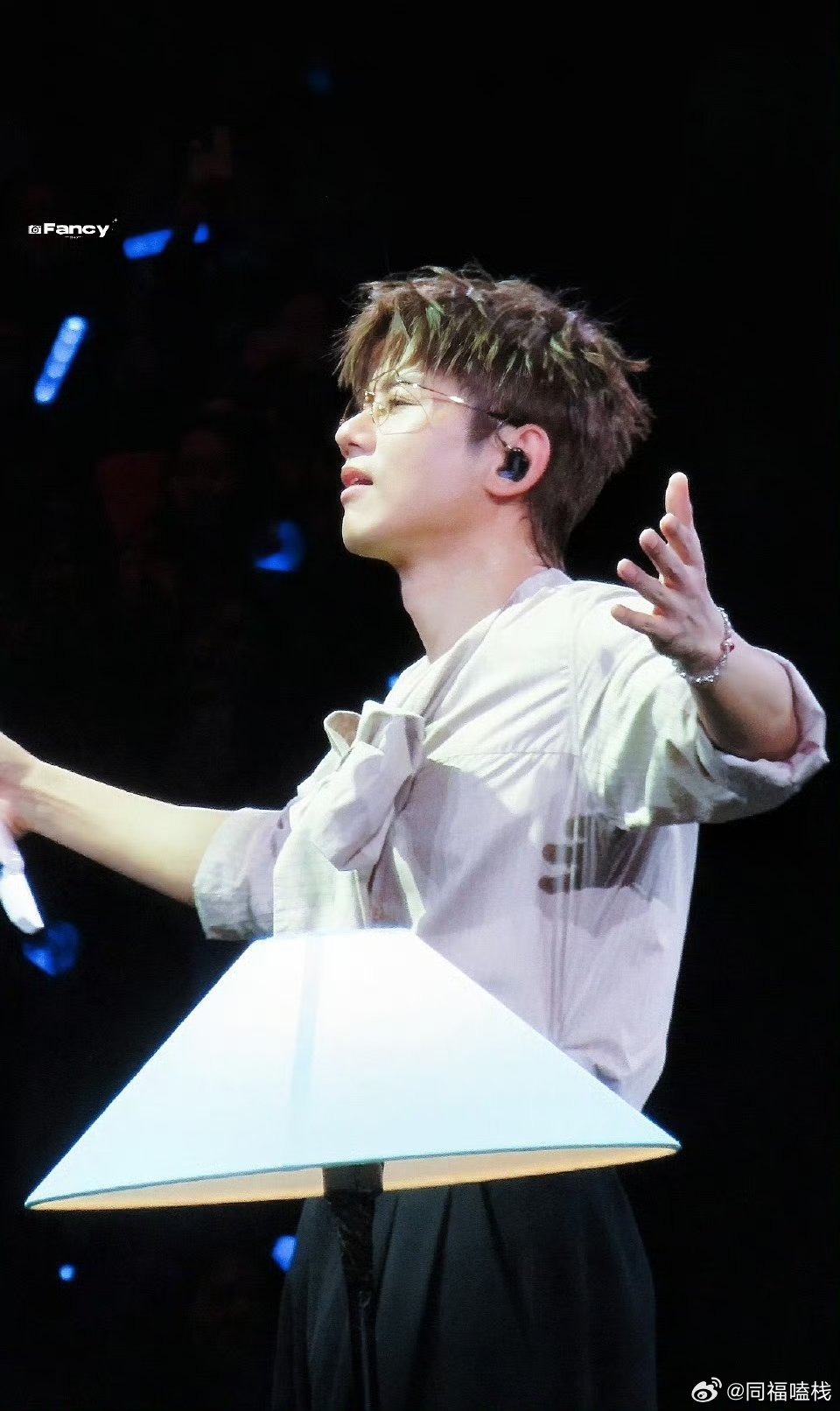 张杰模仿机器人好传神张杰聊AI给音乐带来的可能性杰哥真的很了解机器人呀！和机器人