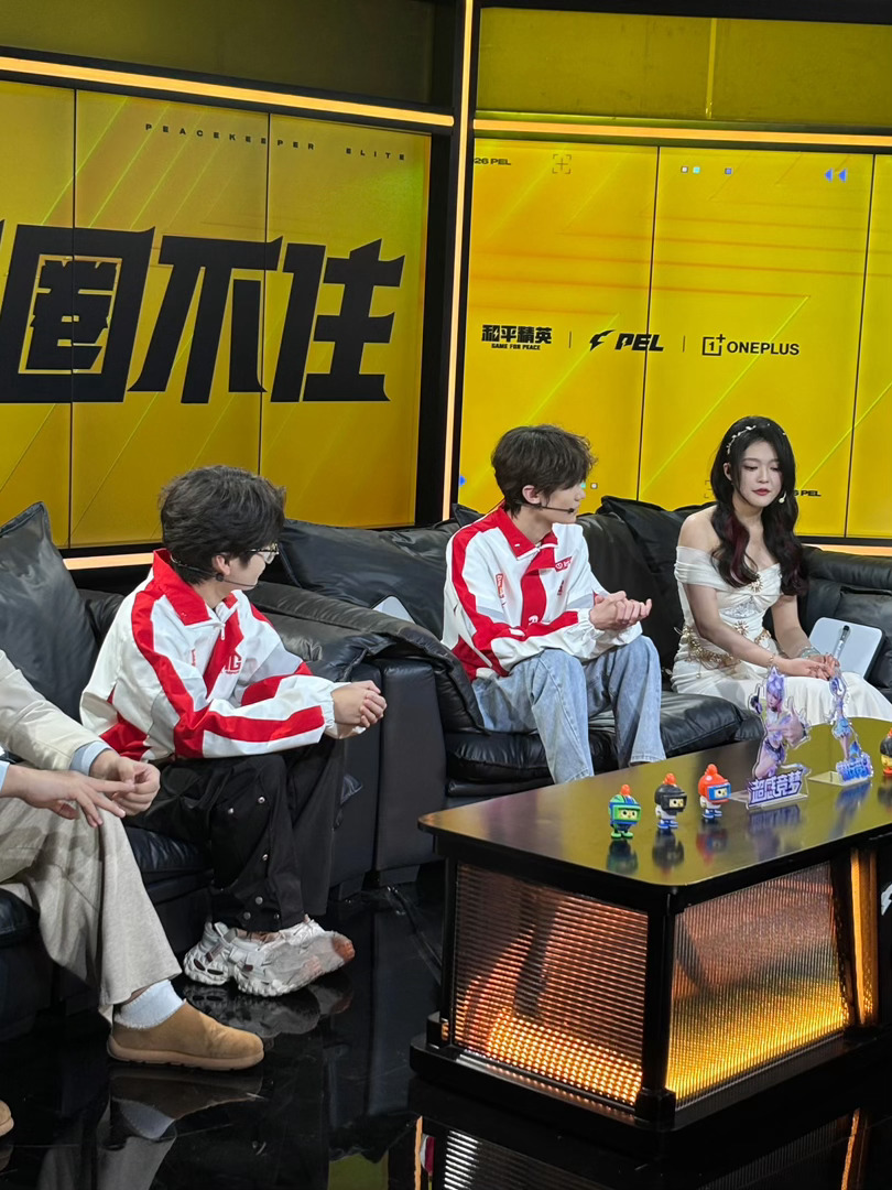 俩小孩就这样严肃拘谨脚趾抠城堡中...勿cue🏰电竞点播台 2026pel春季