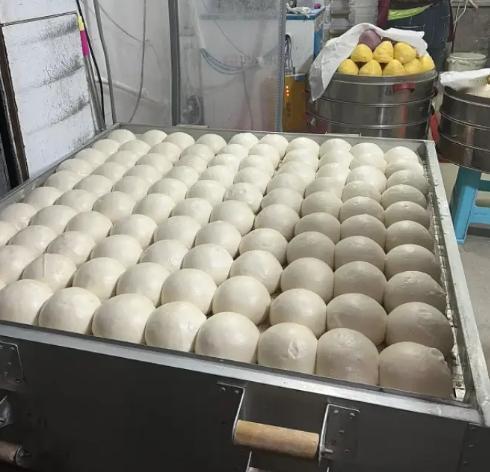 中国人最常吃、最便宜的食物馒头，如今在国外也逐渐火了起来。很多外国人对馒头的喜爱