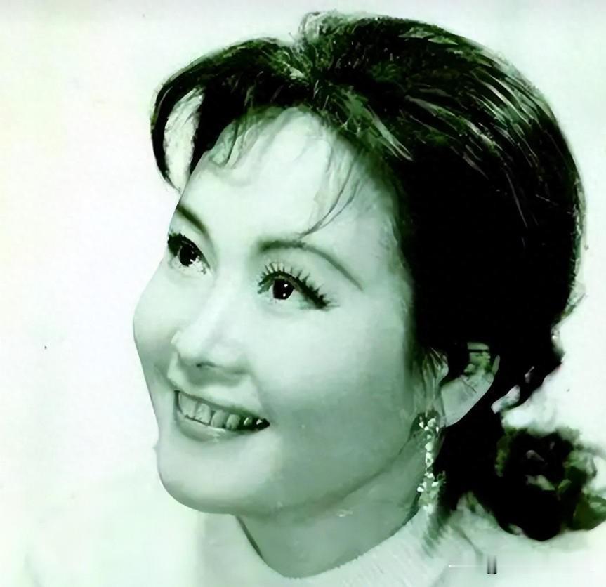 李谷一再婚嫁肖劲光儿子，岳父做客时，肖：您一来我就有保护伞了

麻烦各位读者点一