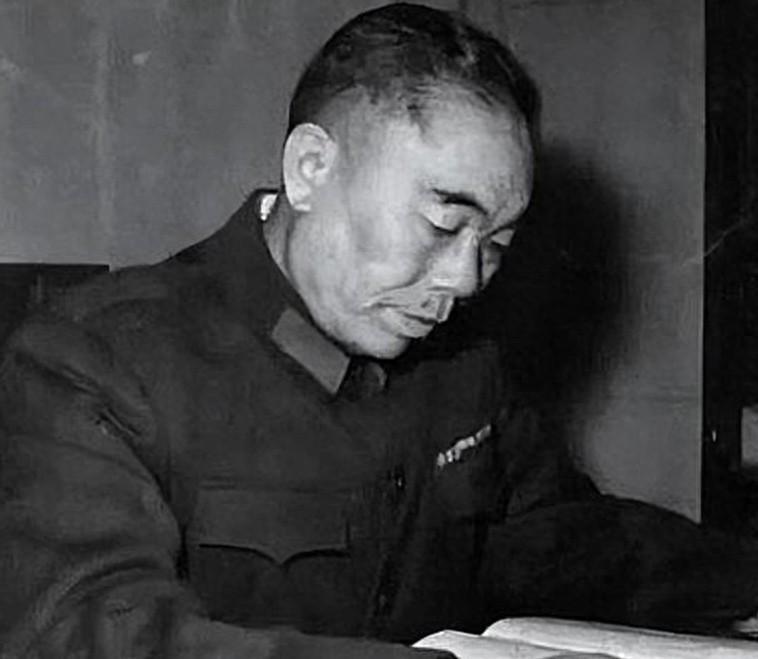 1951年，曾泽生与毛主席谈话后，嘱咐妻子要立即离开北京，一天都不能多待吗？
1