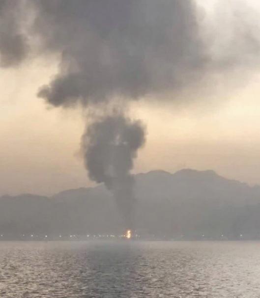 美军捅了马蜂窝：直接击沉伊朗6艘导弹快艇，伊朗忍无可忍直接强势反击！5月4日，霍