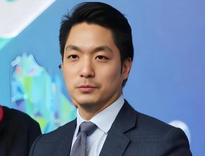 真是拍案叫绝！国民党籍台北市长蒋万安，近日呼吁大陆多进口台农产品，而媒体人陈挥文