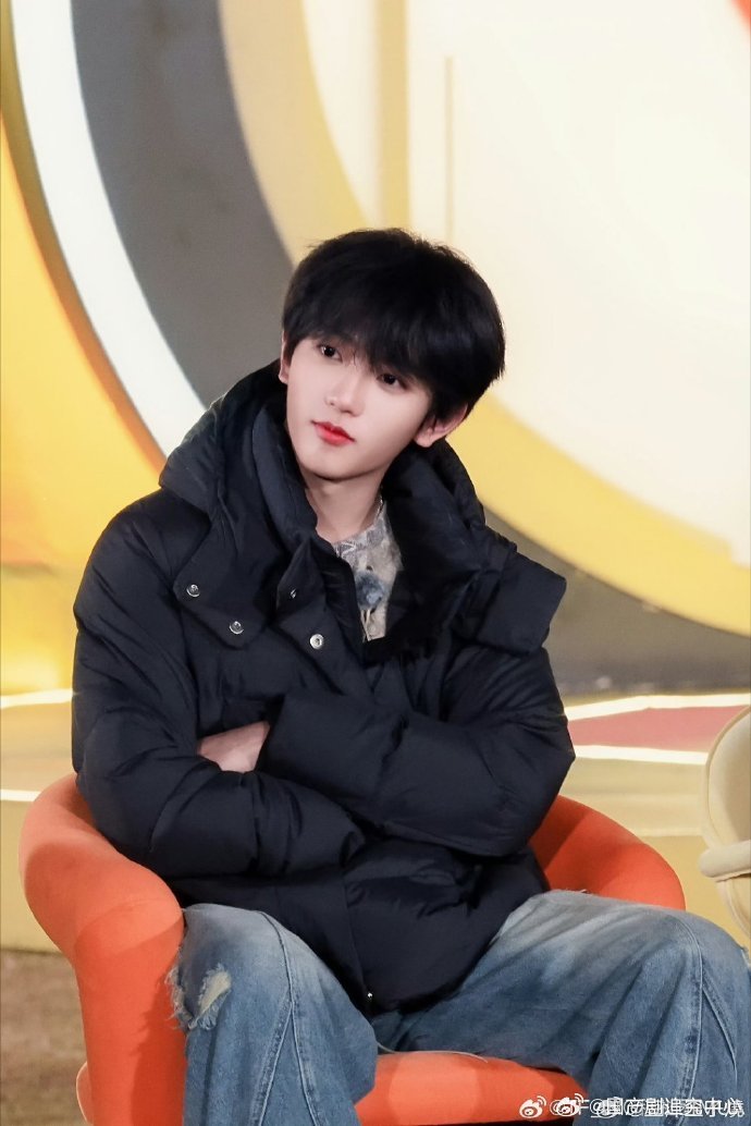 周五晚高疯连发20条穆祉丞周五晚高疯 晚高疯这波太会了🎉，连发 20 条让更多