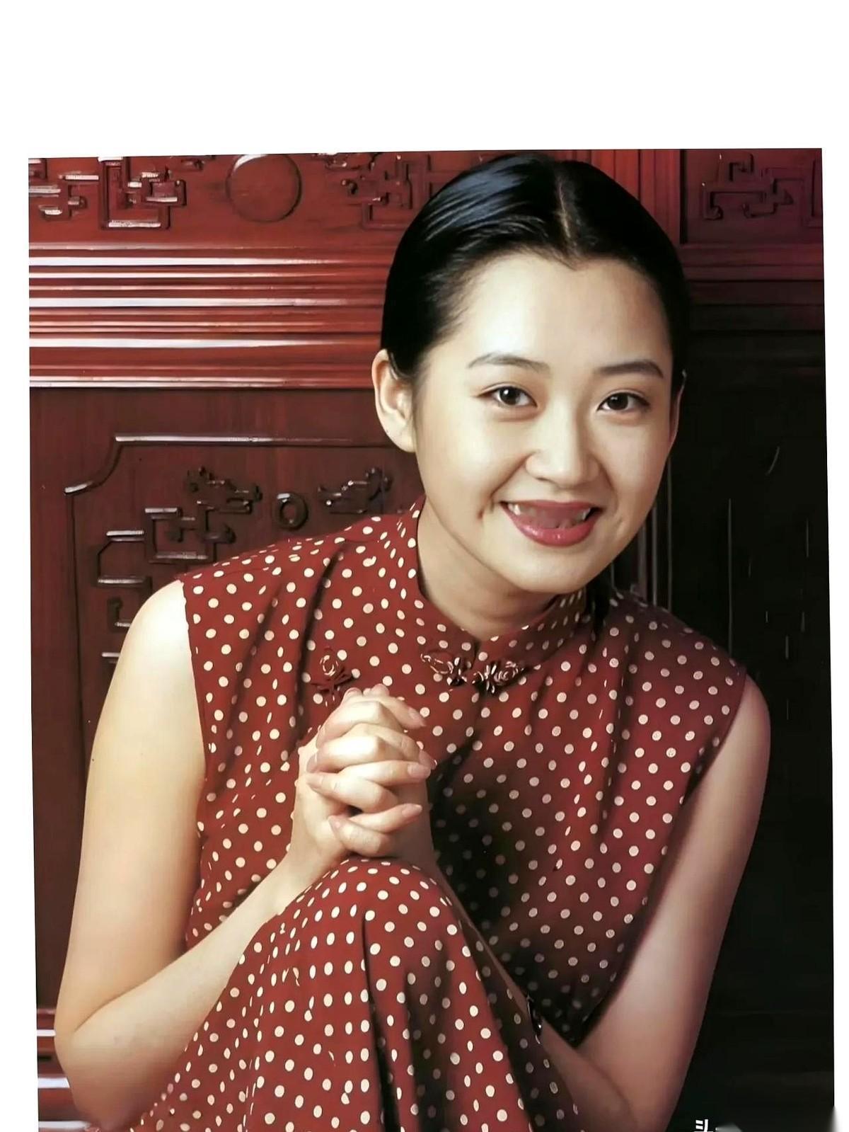 有的女人哪怕活到五十岁，骨子里依然是个在饭桌上跟亲妈抢男人的小孩。
昨晚熬夜重刷