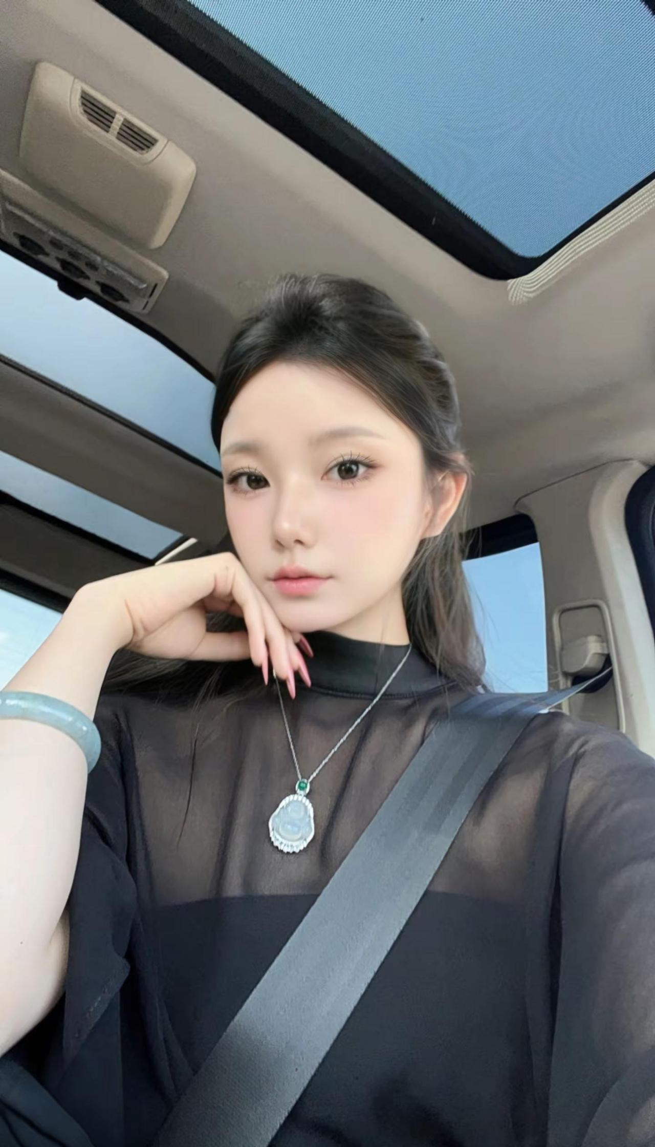 不能发太多，有些事情以后我都是要在老公怀里边哭边讲的。冷淡系风格 车内穿搭推荐 