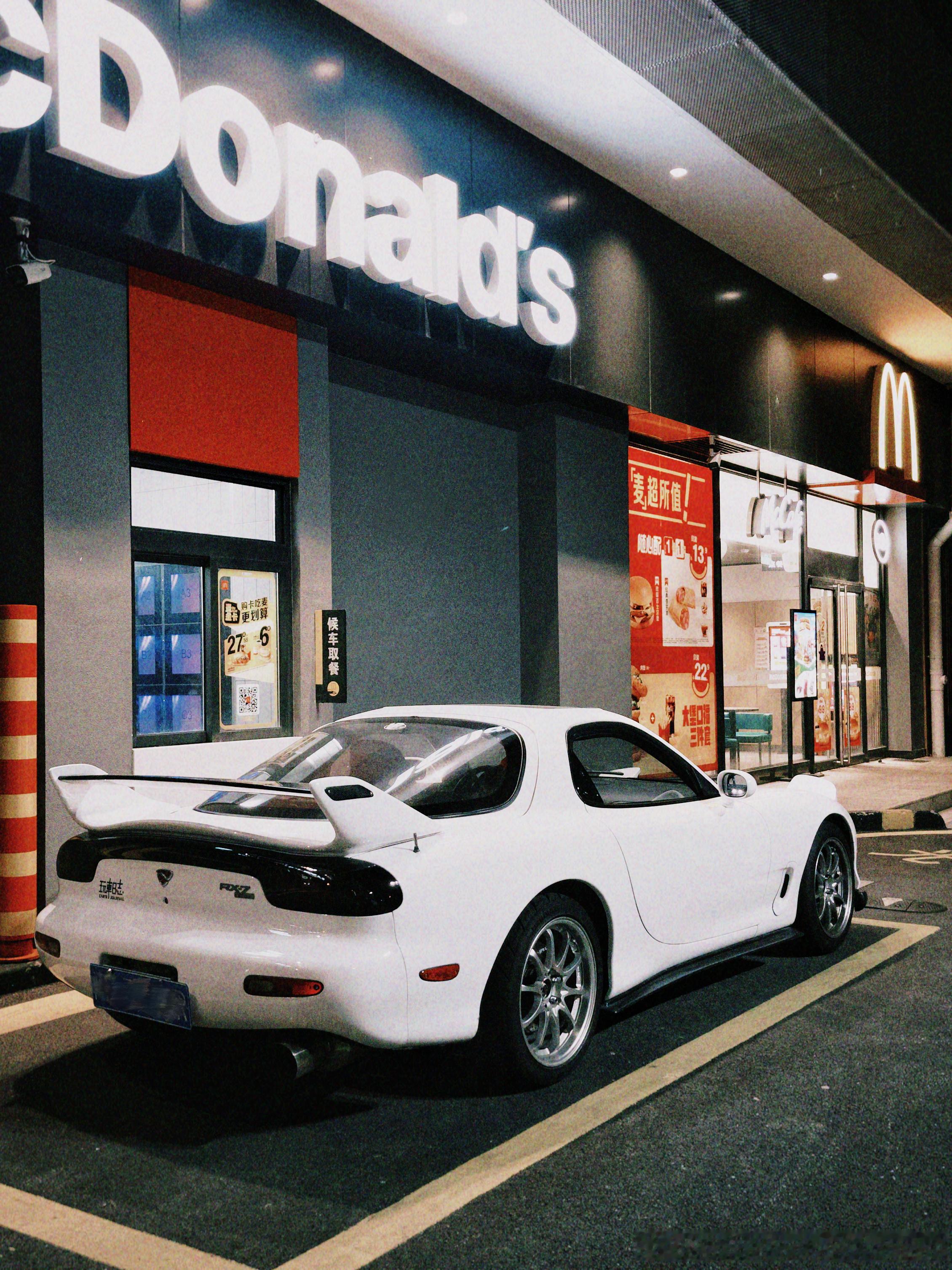 跟好朋友一起夜晚出车！ ​​​