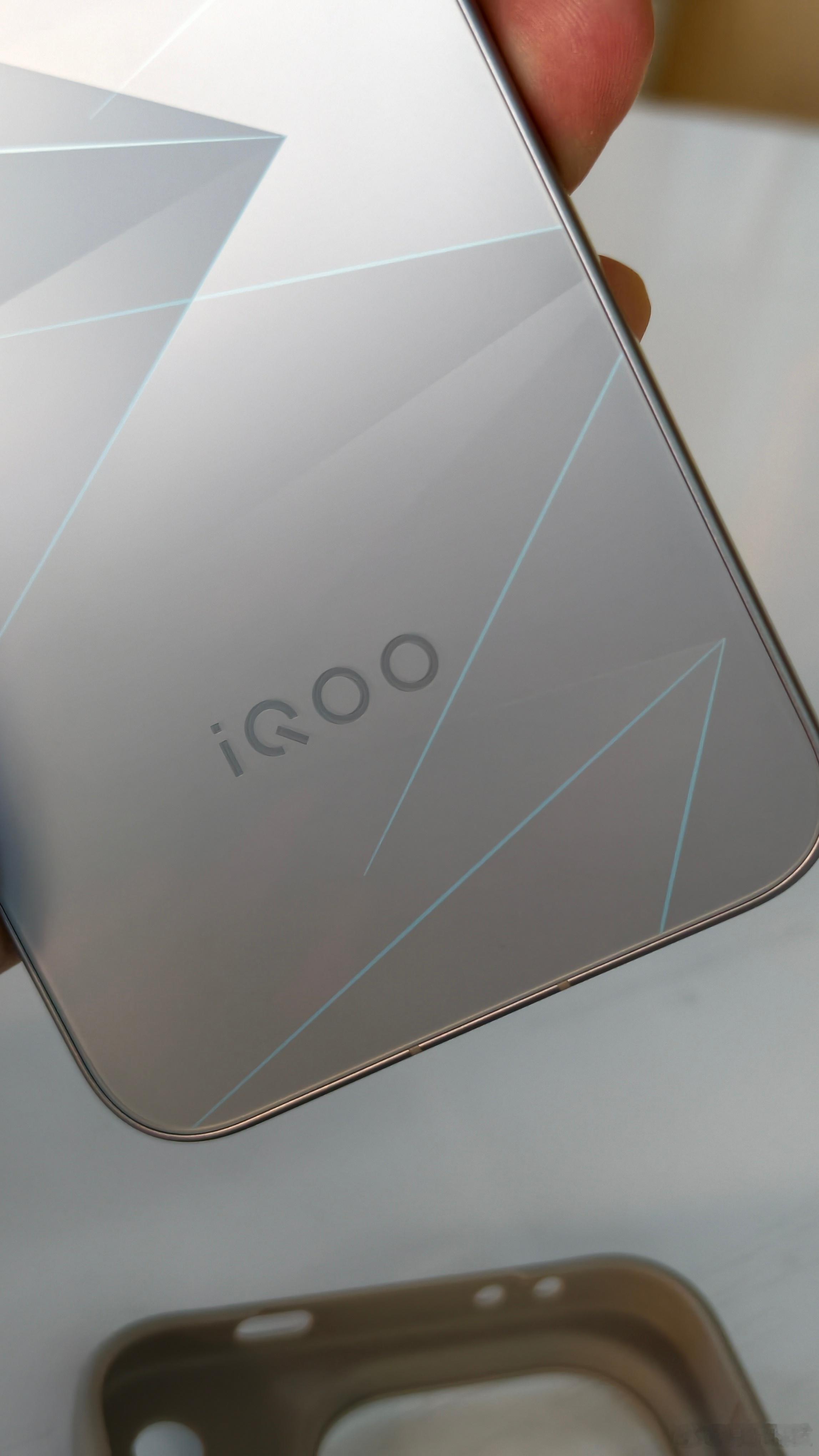 iqoo[超话]iQOO16 这是不是今年最有科技感，未来感的游戏手机？ ​​​