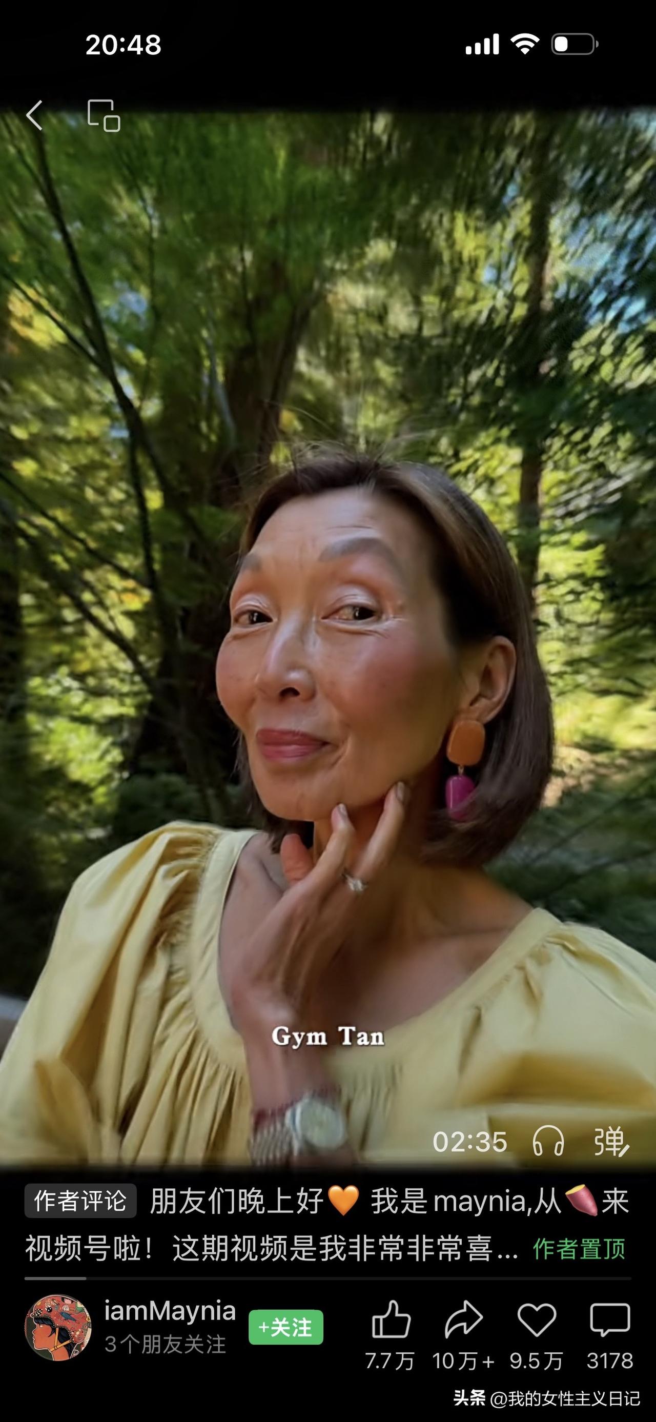 Gym Tan原来从事时尚行业。她38岁结婚，44岁生子，62岁开始进入互联网行