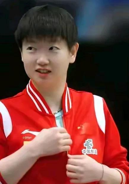 伊藤美诚:
莎莎！你打我们11:1上瘾了是吧！还没完了。
孙颖莎:
确实上瘾，但