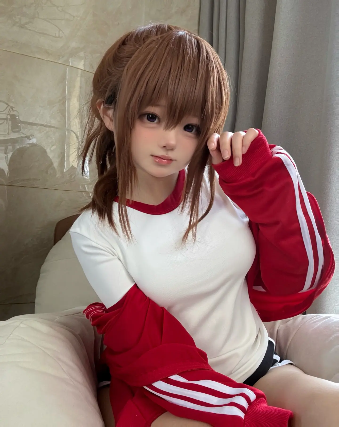亮君…