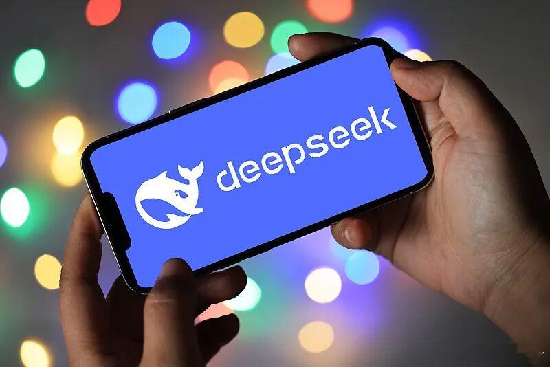 DeepSeek这次做Agent，我觉得有点像AI进入了下一个阶段。以前我们折腾