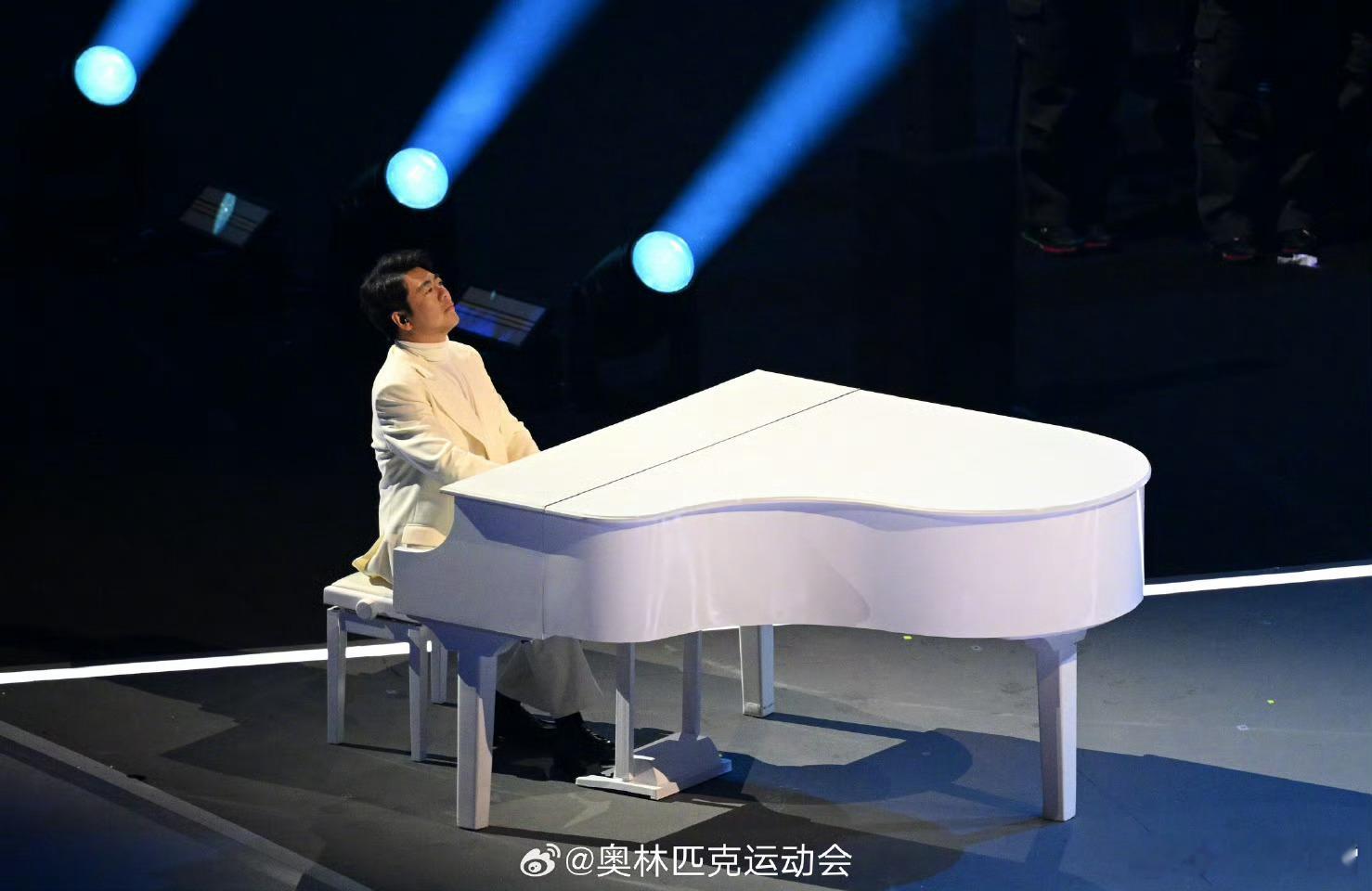 冬奥会开幕式中国元素满满米兰冬奥开幕式的中国浪漫太戳心！张艺谋剪纸短片《开幕》绘