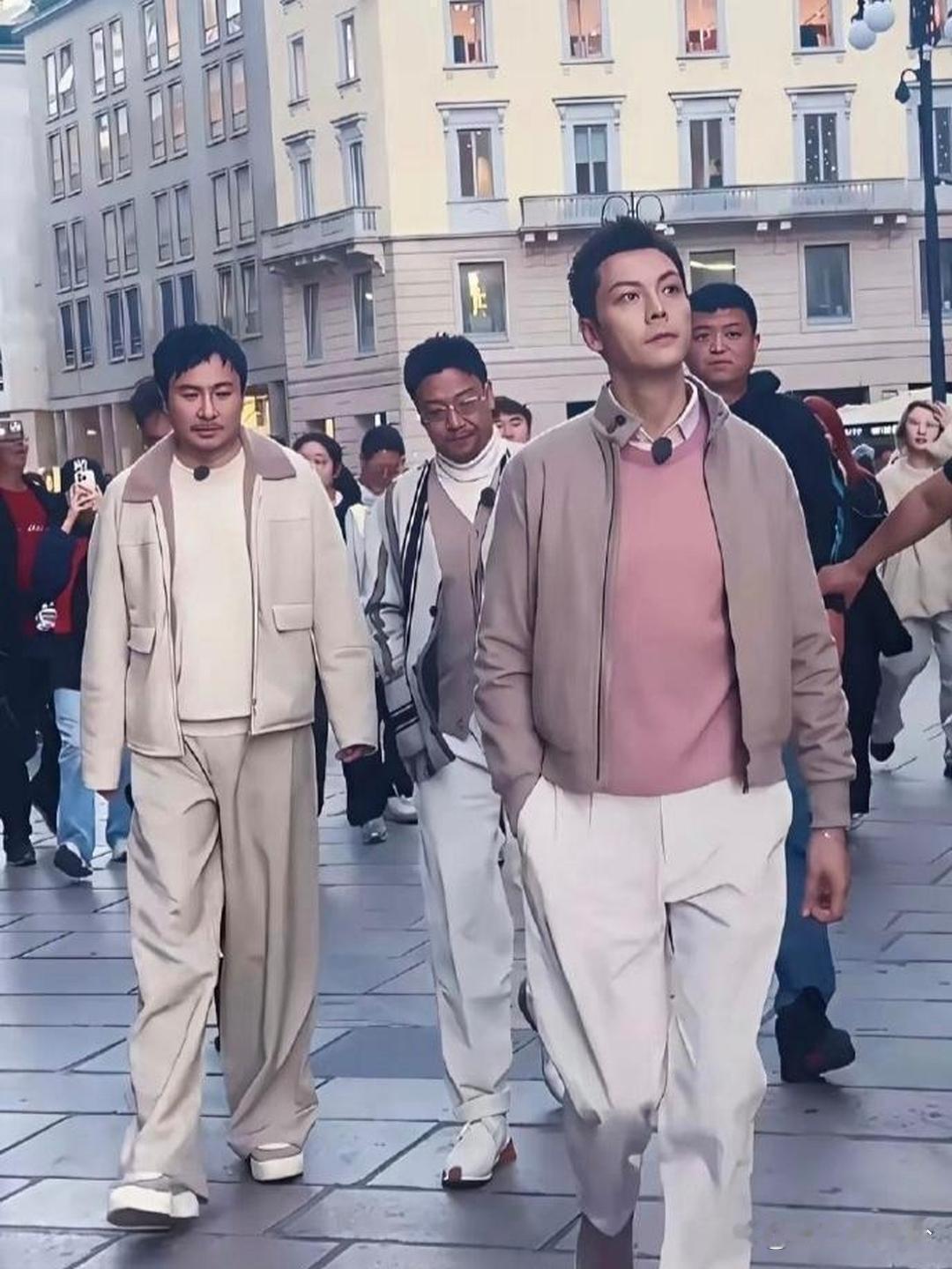 怪不得贾冰要减肥，这是减了个肥吗？这简直是换了个人啊 ​​​